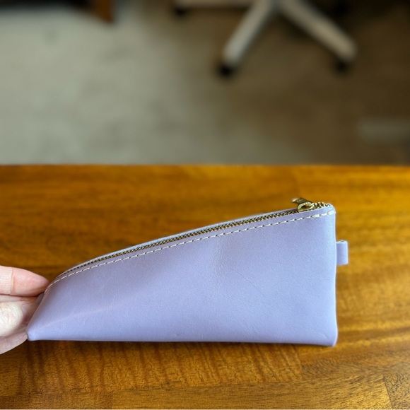 Portland Leather Lavender Alpine Pouch - Picture 5 of 6